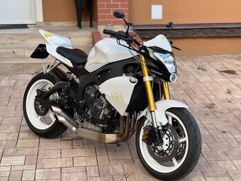 YAMAHA R6 -STREET-BIKE-