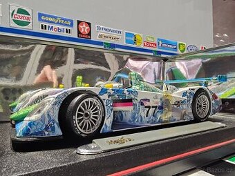 1:18 Vítěz závodu ALMS Adelaide Thousand z roku 2000 -- Audi