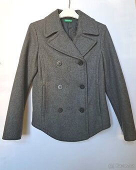 Krátký šedý dámský kabát Benetton