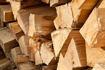 PALIVOVÉ DŘEVO ŠTÍPANÉ SUCHÉ