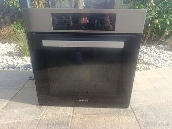 Vestavná trouba Miele
