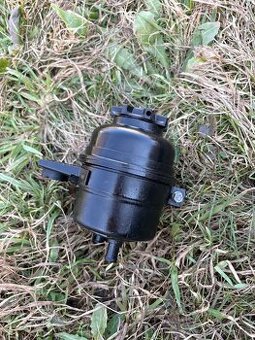 Servo nádobka BMW E90