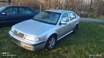 Octavia dily a chromovane doplňky