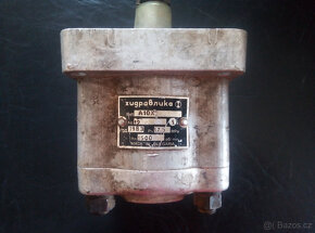 hydraulické čerpadlo 2 různé kusy