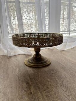 Dekorativní výstavní stolek