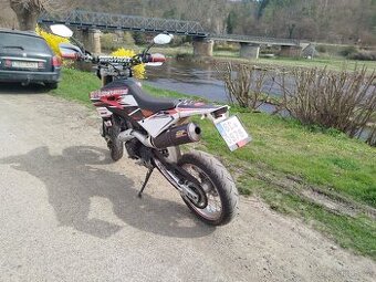 Prodám krásnou supermotard mašinu husq.sm610 naj.6000km - 1