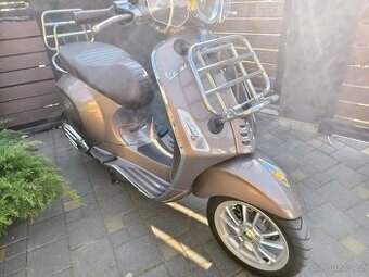 Vespa Primavera Touring - 1