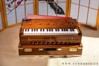 Indické harmonium přenosné 3,5 oktávy skvělý stav
