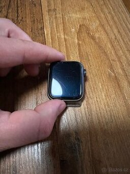 Prodám Apple Watch SE 40mm - 1