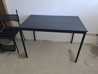 Černý stůl Ikea SANDSBERG