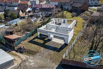 Prodej rozestavěného domu, pozemek 1 236 m2 - Určice
