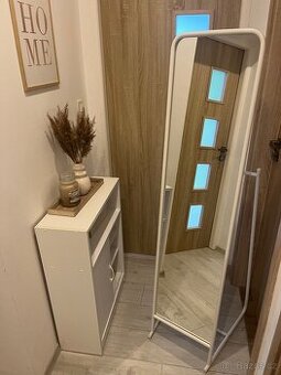 Stojící zrcadlo s věšáky IKEA Knapper