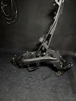 Yamaha YZF-R125 rám