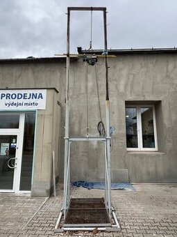 Stavební výtah, vrátek, navijak s konstrukci cca 6