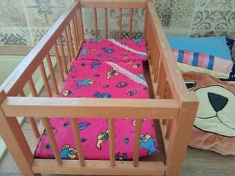 Postýlka pro panenku