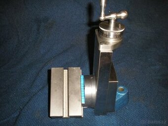 Příslušenství k soustruhu Tos MN 80 frézovací suport naklápě