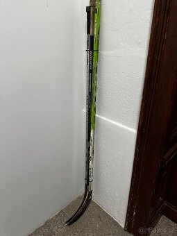 Používané hokejky různé velikosti