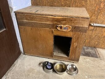 Psí bouda, misky, vodítko