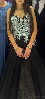 Elegantní plesové šaty