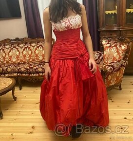 Nové plesové společenské slavnostní svatební hedvábné šaty