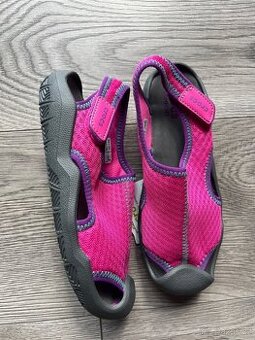 Nove crocs do vody J2