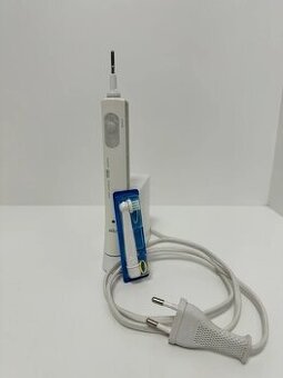 Elektrický zubní kartáček Braun