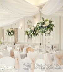 Luxusní bílé svatební návleky na židle a doplňky