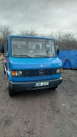 Mercedes Benz 811D,nosič kontejneru