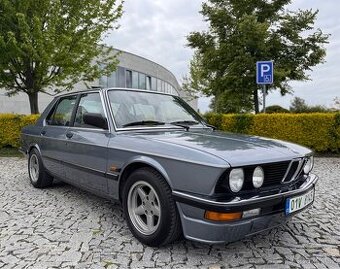 BMW E28 520i
