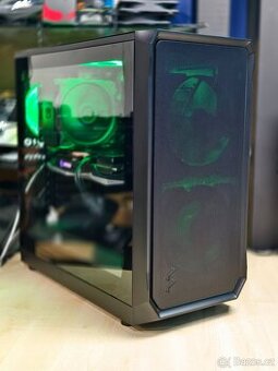 8 jádro i7 9700, 32GB DDR4, RX6600 XT 8GB,  SSD + HDD