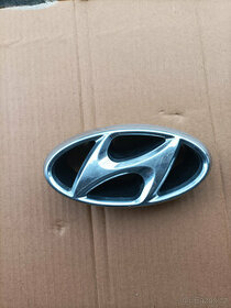 HYUNDAI i40 2017 Logo přední masky 86358-3Z500
