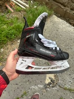 Bauer Supreme Mach