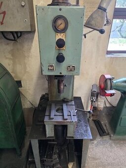 Prodám hydraulický lis