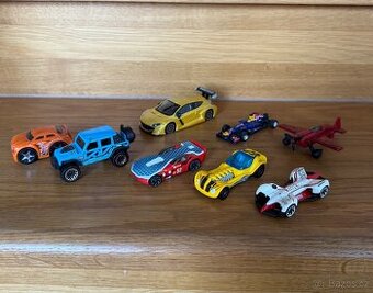 Autíčka Hot Wheels. Bburago, Siku