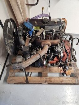 Motor perkins 3valec - 1