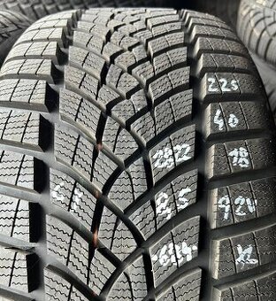 225/40 R18 92V XL zimní pneumatiky GoodYear (2823)