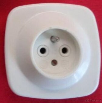 Kulaté bakelitové vypínače historické