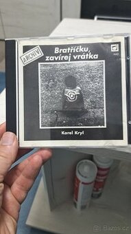 Karel kryl ....bratricku zavirej vrátka