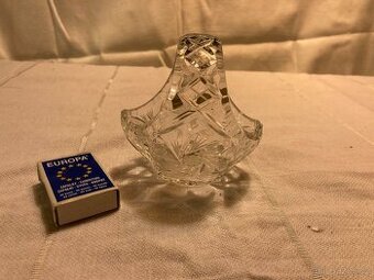 Košíček z ručně broušeného skla, český křišťál. Předání možn