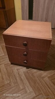 Šuplíková skřínka se stojatou skříňkou s poličkami