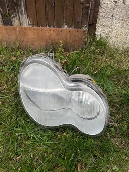 Mercedes-Benz W203 - přední pravé světlo