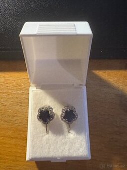 Zlaté briliantové náušnice 18K se safíry