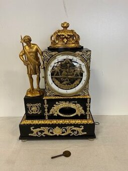 Empírové hodiny - kováři s hracím strojem zajímavý mode