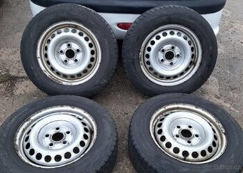 4ks kol Volkswagen transporter T5 se zimnimi pneu