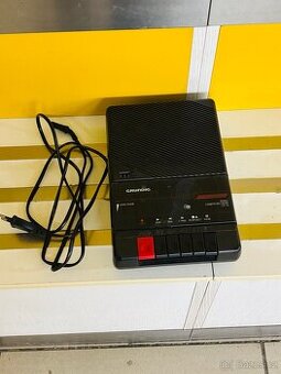 Minimálně používaný kazeťák Grundig CR 110