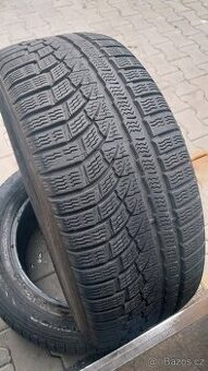 Prodám 2 x zimní pneu Nokian 235/55/17