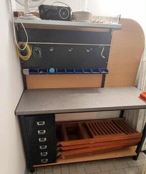 Ponk s vybavením (Svěrák)