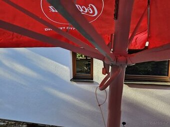 Prodej reklamního zahradního slunečníku