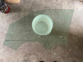 Fabia III originál sklo PP dveří - 1