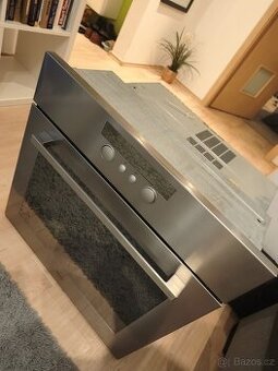 Vestavěná trouba používaná málo